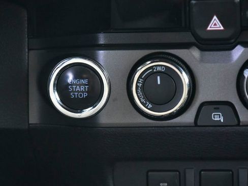 Used 2018 Toyota Tacoma TRD Sport image 21