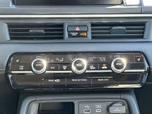 Used 2023 Honda Pilot Touring image 16