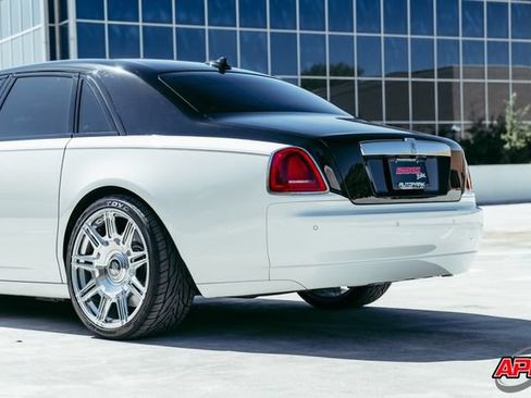 Used 2017 Rolls-Royce Ghost RWD image 61