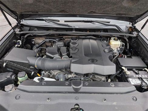 Used 2019 Toyota 4Runner SR5 image 40