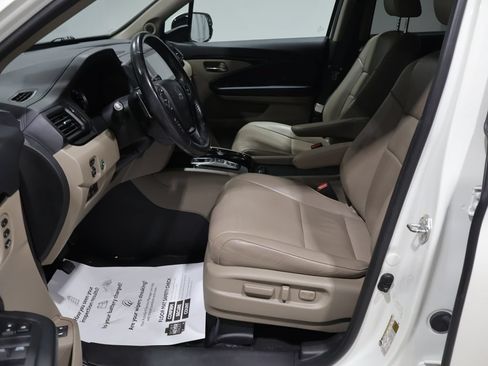 Used 2017 Honda Pilot Touring image 11