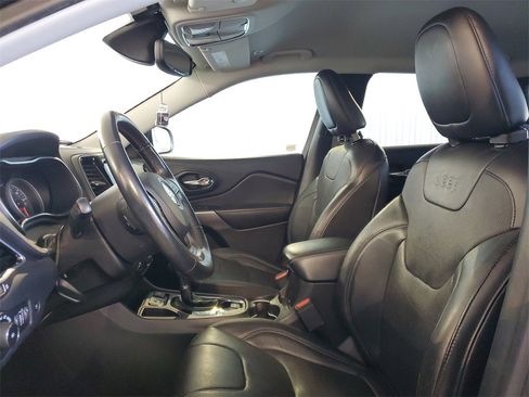 Used 2019 Jeep Cherokee Limited w/ Luxury Group image 15