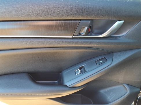 Used 2020 Honda Accord Touring image 11