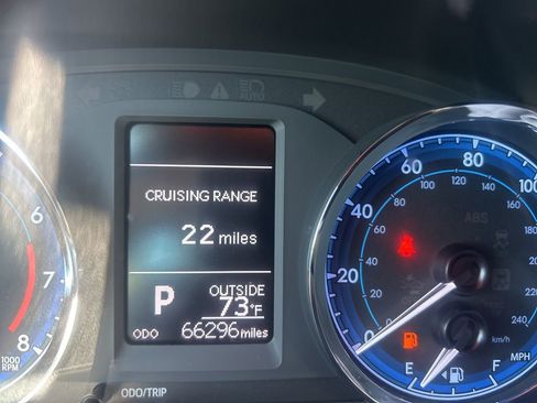 Used 2018 Toyota Corolla LE image 12