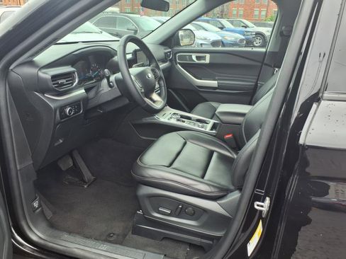 Used 2023 Ford Explorer XLT w/ Equipment Group 202A image 12