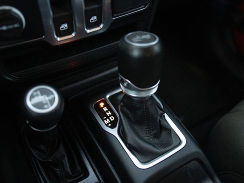 Used 2021 Jeep Wrangler Sport AWD/4WD image 12