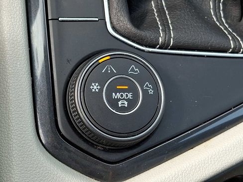 Used 2022 Volkswagen Tiguan SE R-Line AWD/4WD image 24