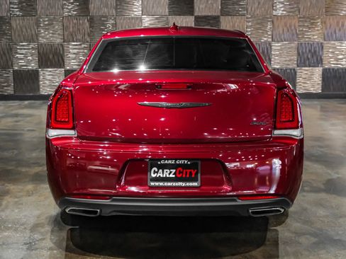 Used 2020 Chrysler 300 Touring L w/ Quick Order Package 2EF image 8