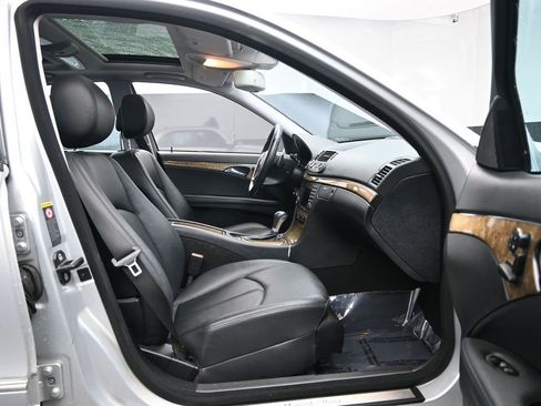 Used 2009 Mercedes-Benz E 350 4MATIC Sedan image 24