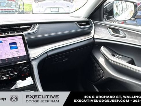 Used 2023 Jeep Grand Cherokee L Limited AWD/4WD image 25