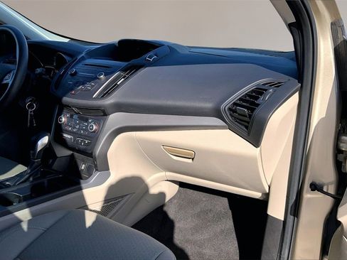 Used 2018 Ford Escape SE image 16