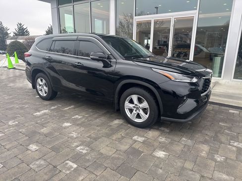 Used 2021 Toyota Highlander LE image 7