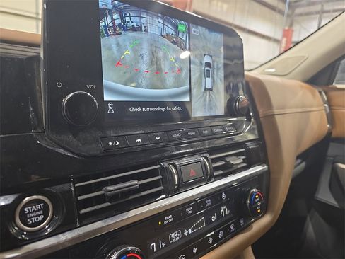 Used 2023 Nissan Pathfinder Platinum image 24