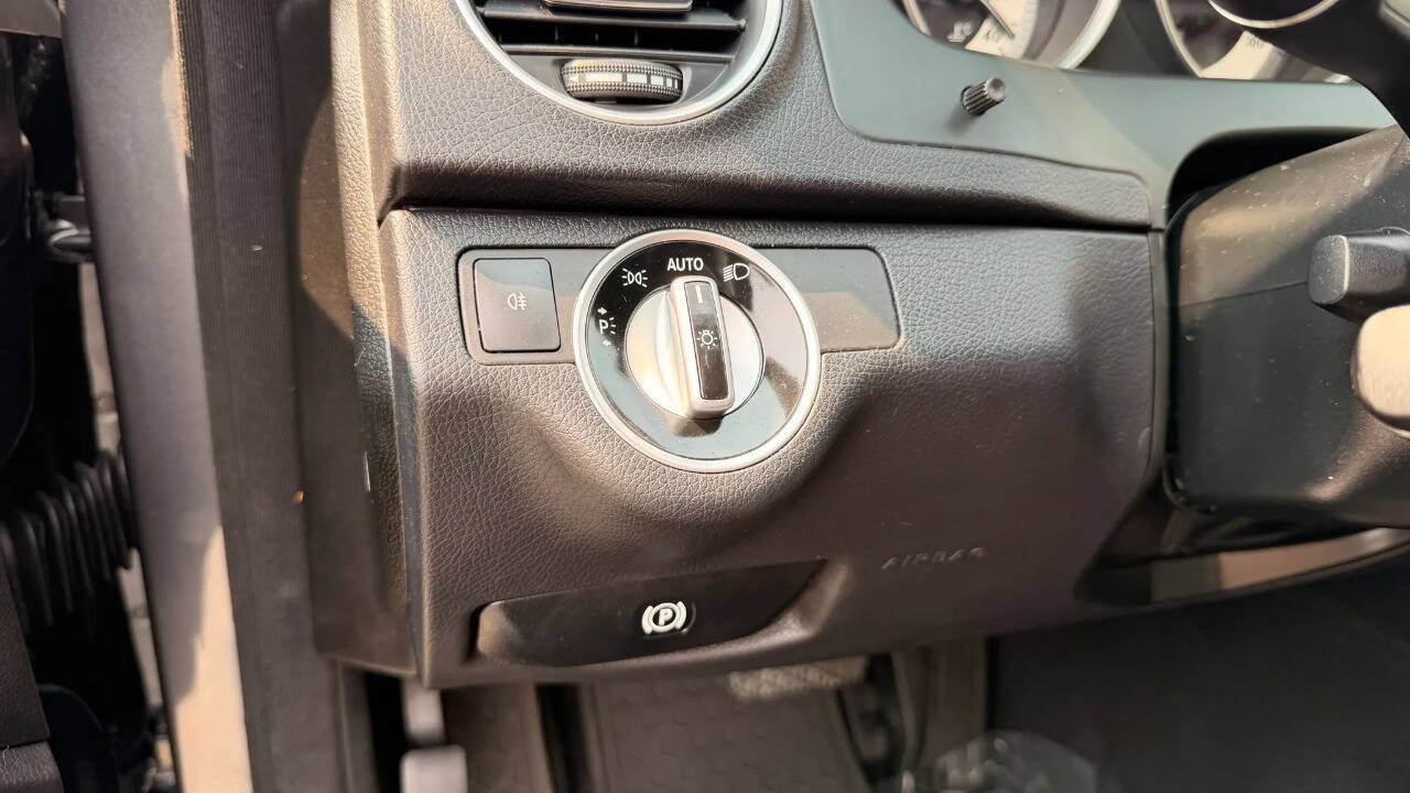 Used 2013 Mercedes-Benz C 300 4MATIC Sedan image 20