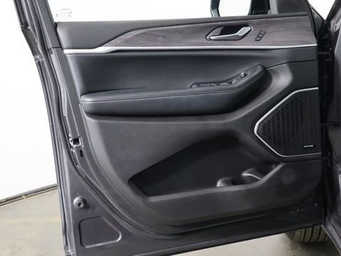 Used 2022 Jeep Grand Cherokee Limited AWD/4WD image 19