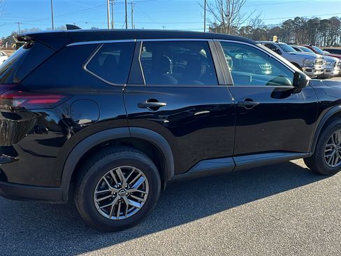Used 2024 Nissan Rogue S image 8