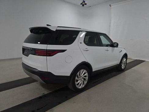 Used 2024 Land Rover Discovery S image 2