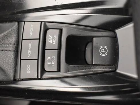 Used 2025 Toyota Camry SE FWD image 31