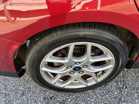 Used 2015 Ford Focus SE w/ Equipment Group 201A FWD image 31