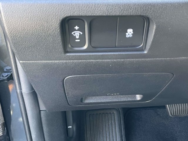 Certified 2024 Kia Sorento S FWD image 19