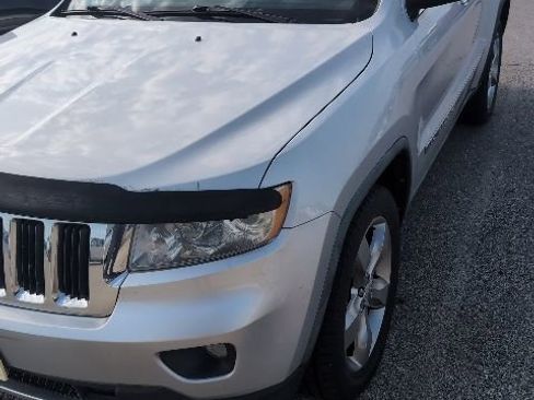 Used 2011 Jeep Grand Cherokee Limited w/ Trailer Tow Group AWD/4WD image 2