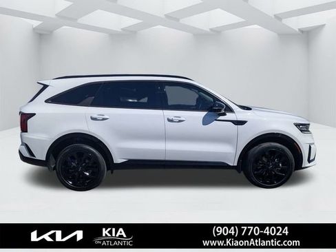 Used 2023 Kia Sorento SX image 2