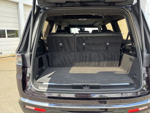 Used 2023 Jeep Grand Wagoneer Series III w/ Rear-Seat Entertainment Group AWD/4WD image 26