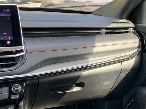 Used 2025 Jeep Compass Trailhawk image 34