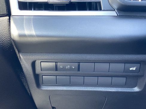 Used 2025 Mitsubishi Outlander SE FWD image 14
