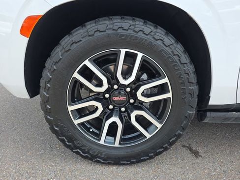 Used 2024 GMC Yukon AT4 w/ AT4 Premium Plus Package image 9