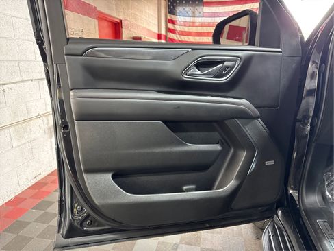 Used 2022 Chevrolet Suburban RST w/ Sport Performance Package AWD/4WD image 17