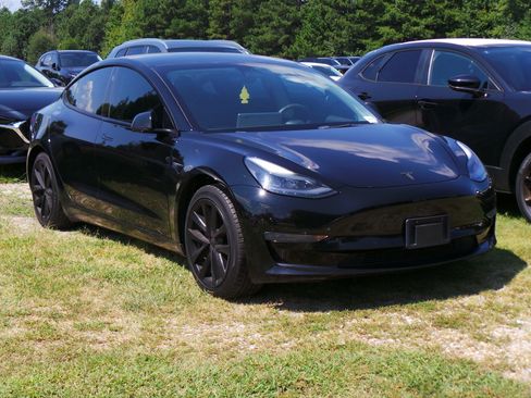 Used 2022 Tesla Model 3 RWD image 2
