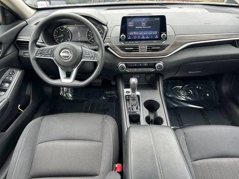 Used 2025 Nissan Altima 2.5 SV FWD image 15