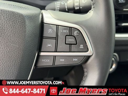 Used 2025 Toyota Grand Highlander FWD image 23
