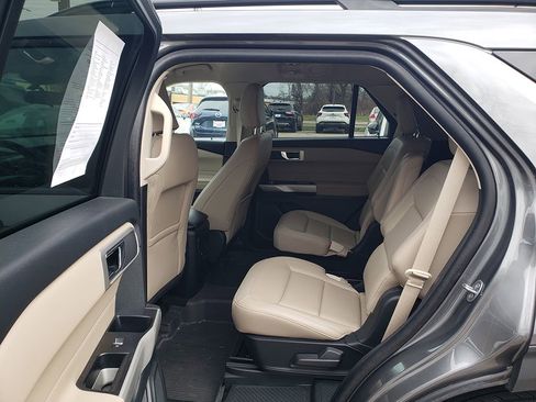 Used 2024 Ford Explorer XLT w/ Equipment Group 202A image 7