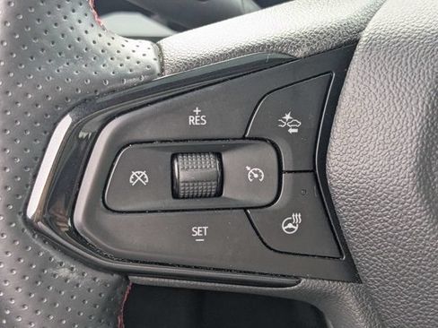 Used 2024 Chevrolet Trax RS w/ Sunroof Package FWD image 23
