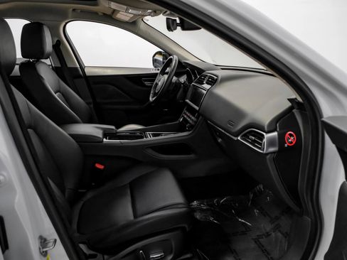 Used 2019 Jaguar F-PACE Premium image 28