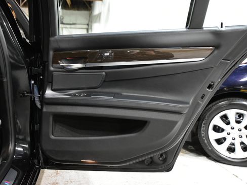 Used 2013 BMW 750i xDrive image 48