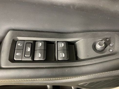 Used 2023 Jeep Grand Cherokee Limited image 30