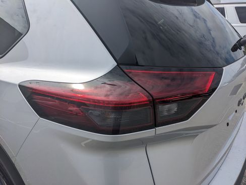 Used 2024 Nissan Rogue SV image 11