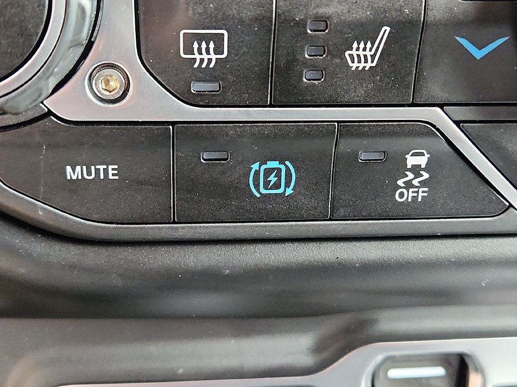 Used 2023 Jeep Wrangler Unlimited w/ Cold Weather Group AWD/4WD image 25