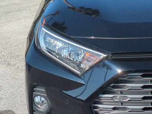 Used 2020 Toyota RAV4 Limited image 8