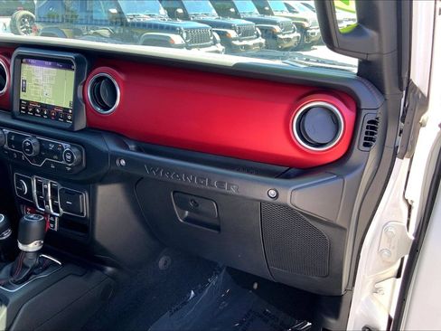 Used 2023 Jeep Wrangler Unlimited Rubicon AWD/4WD image 17
