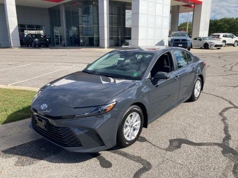 New 2025 Toyota Camry LE w/ Convenience Package image 2