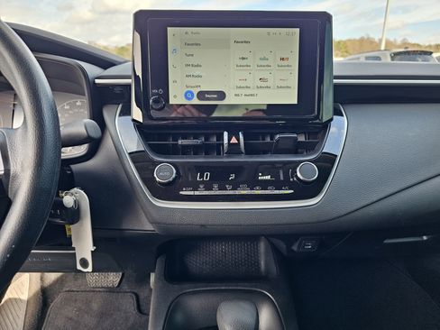 Used 2025 Toyota Corolla LE image 22