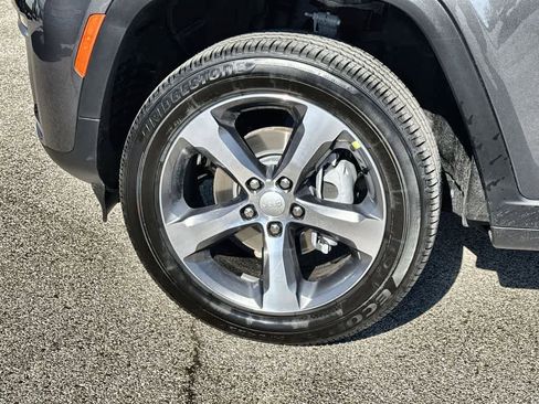 New 2026 Jeep Grand Cherokee Limited RWD image 9
