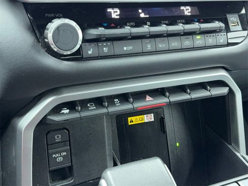 Used 2023 Toyota Tundra Platinum image 27