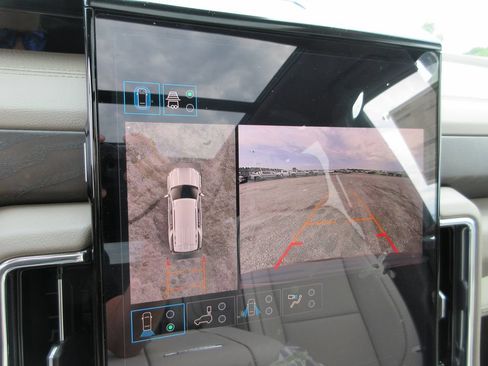 New 2026 GMC Yukon Denali w/ Sun & Power Step Package AWD/4WD image 18