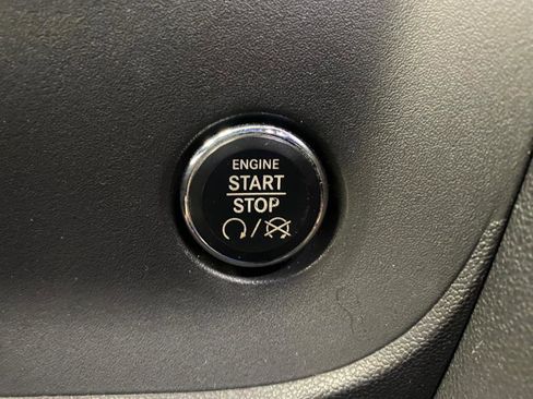 Used 2012 Dodge Challenger SXT image 30