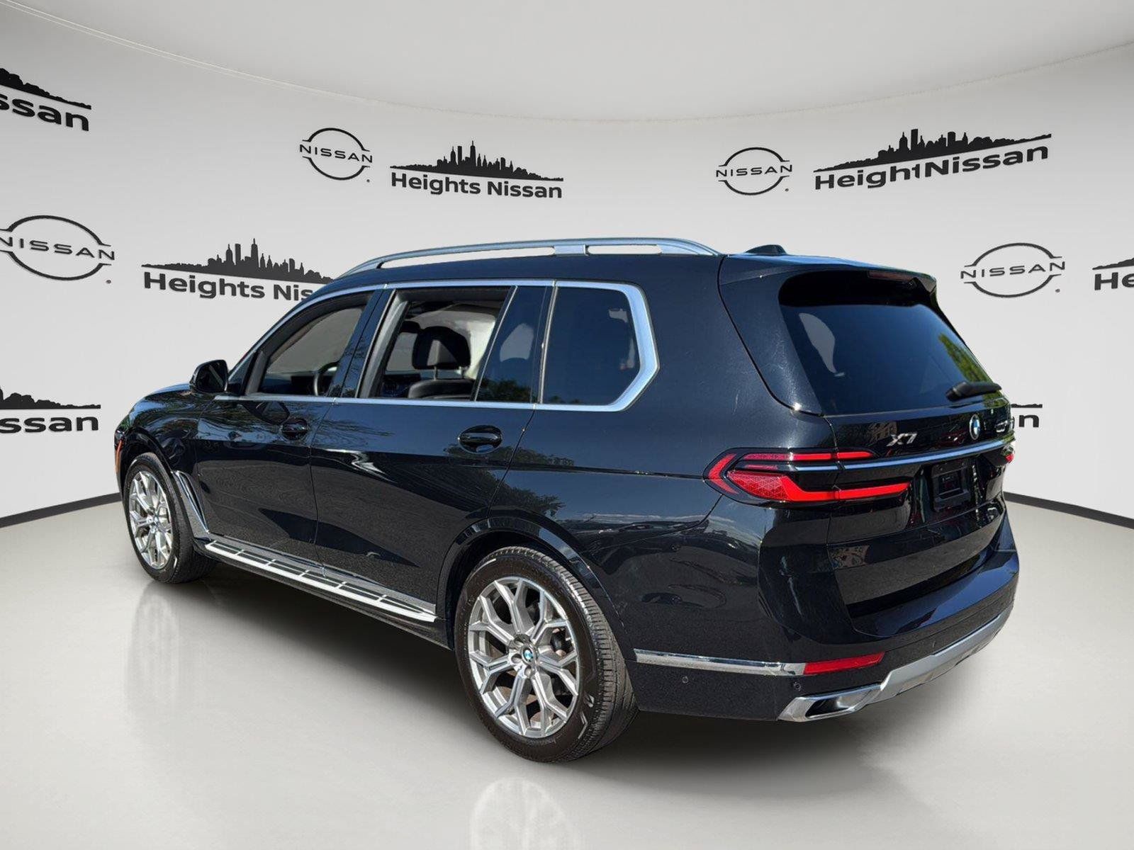 Used 2025 BMW X7 xDrive40i AWD/4WD image 4